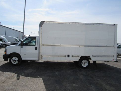 Used 2022 GMC Savana 3500 Extended w/ Power Convenience Package RWD image 6