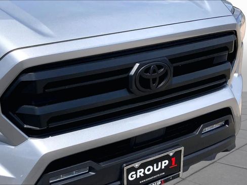Used 2025 Toyota Tacoma SR5 AWD/4WD image 29