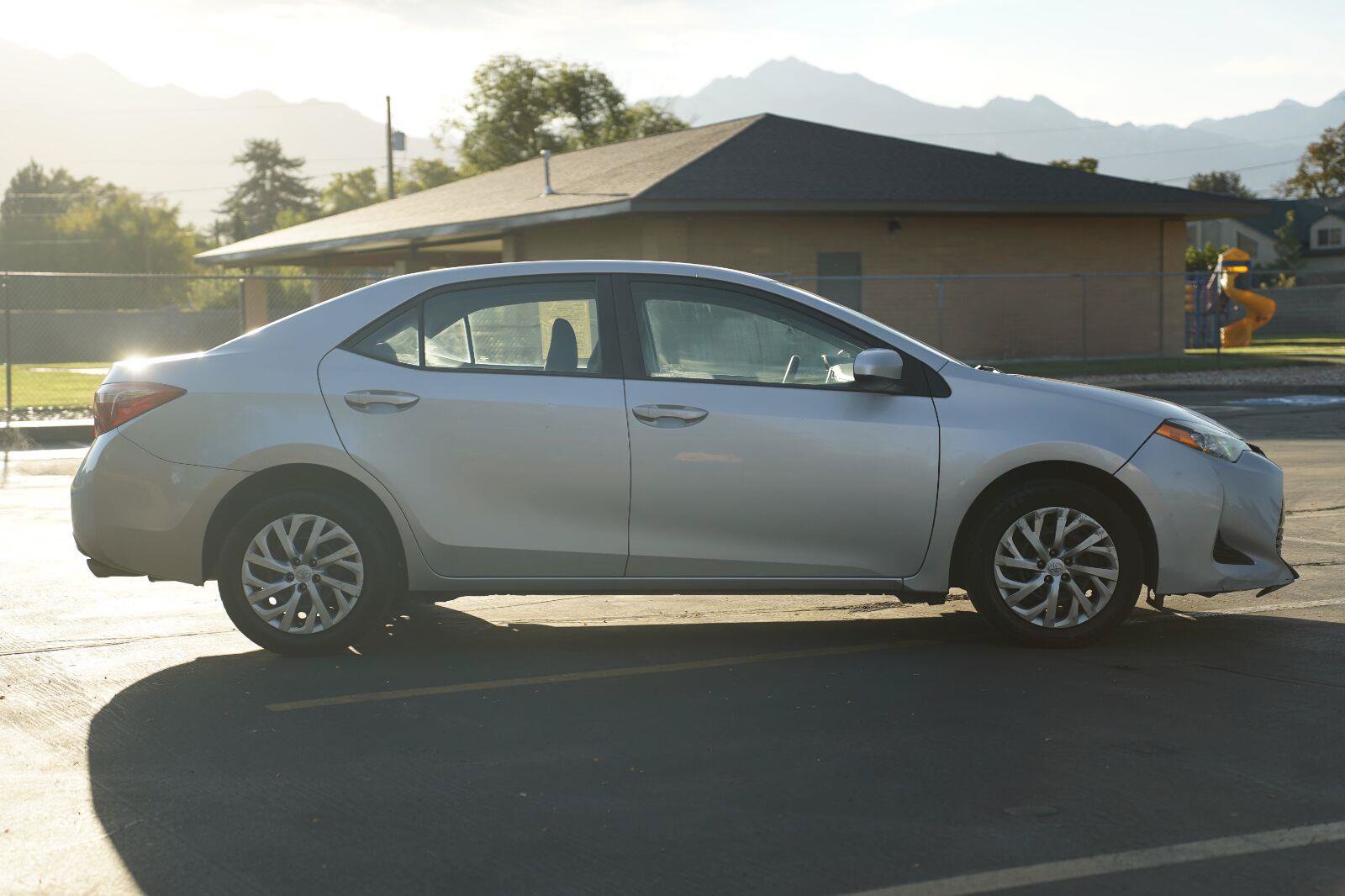 Used 2017 Toyota Corolla LE FWD image 6
