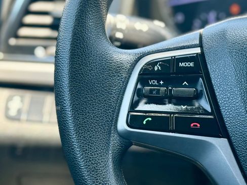 Used 2018 Hyundai Elantra SE image 18