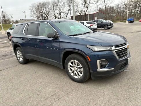 Used 2022 Chevrolet Traverse LS image 8