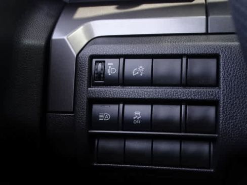 Used 2025 Toyota Tacoma TRD Off-Road AWD/4WD image 41