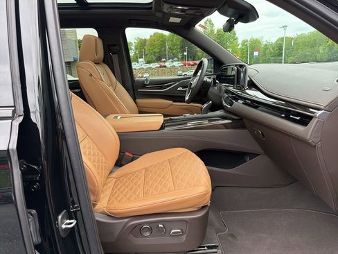 Used 2024 Cadillac Escalade ESV Sport AWD/4WD image 36