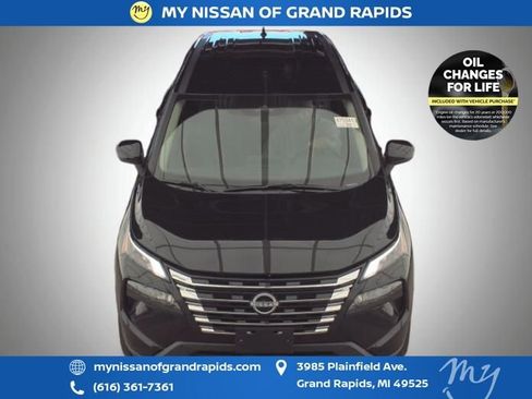 Used 2025 Nissan Rogue SV image 3