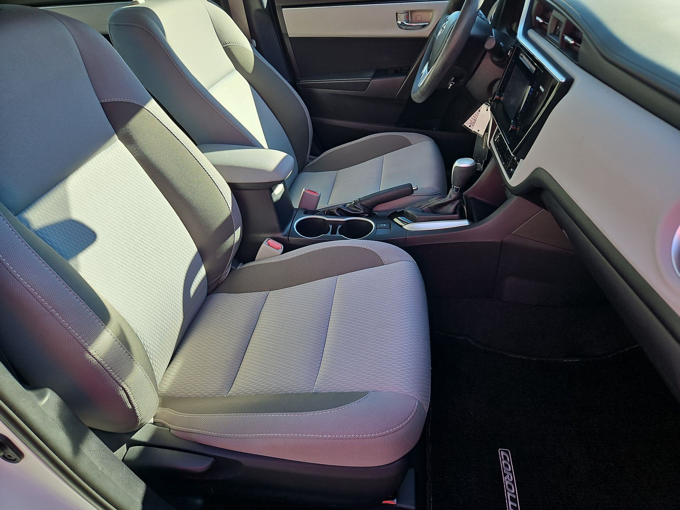 Used 2017 Toyota Corolla LE w/ Body Protection Package FWD image 26