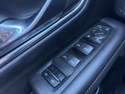 Used 2023 Chevrolet Suburban Premier image 39