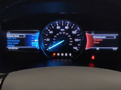 Used 2017 Ford Explorer XLT w/ Equipment Group 202A FWD image 23