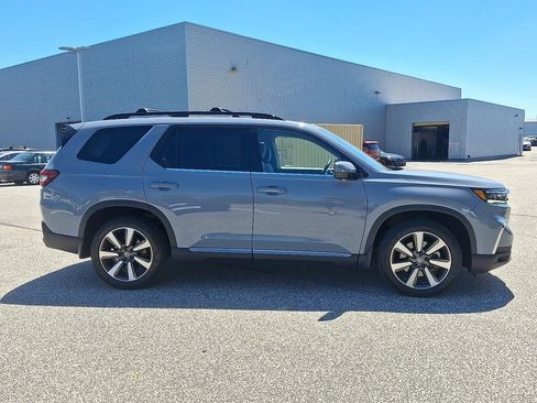 Used 2023 Honda Pilot Touring image 7