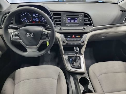Used 2018 Hyundai Elantra SE w/ Cargo Package FWD image 29