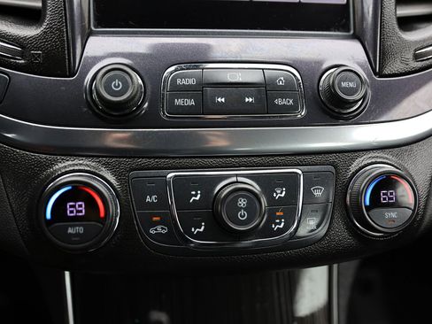 Used 2019 Chevrolet Impala LT image 25