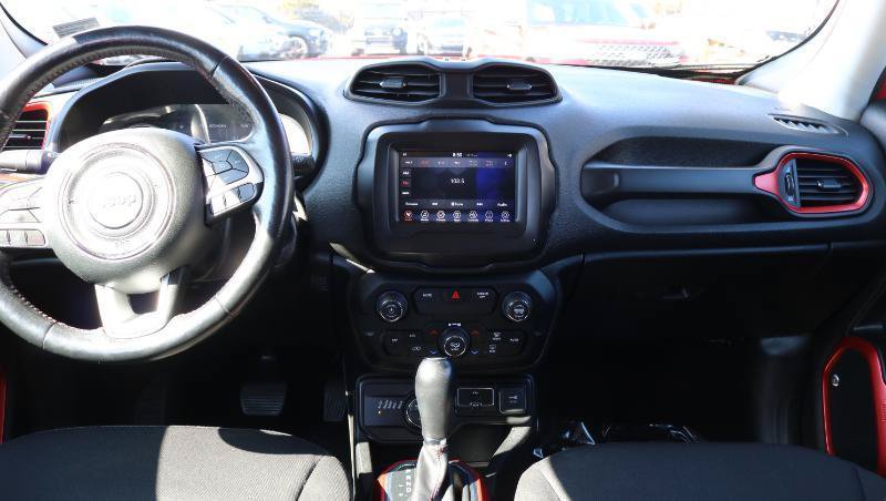 Used 2019 Jeep Renegade Trailhawk w/ Cold Weather Group II AWD/4WD image 18