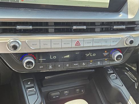 Used 2025 Kia Telluride S image 29