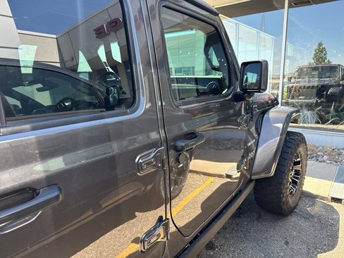 Used 2019 Jeep Wrangler Unlimited Sahara AWD/4WD image 8