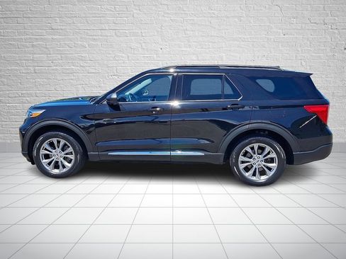 Used 2021 Ford Explorer XLT w/ Equipment Group 202A AWD/4WD image 8
