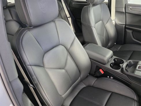 Used 2023 Porsche Macan GTS image 34