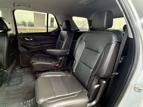 Used 2021 Chevrolet Traverse LT image 15