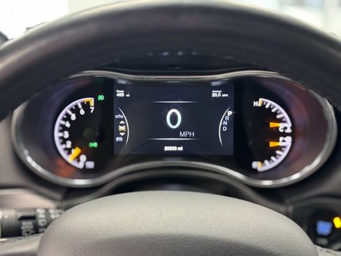 Used 2020 Jeep Grand Cherokee Altitude image 19