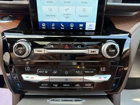 Used 2021 Ford Explorer King Ranch w/ Premium Technology Package AWD/4WD image 28