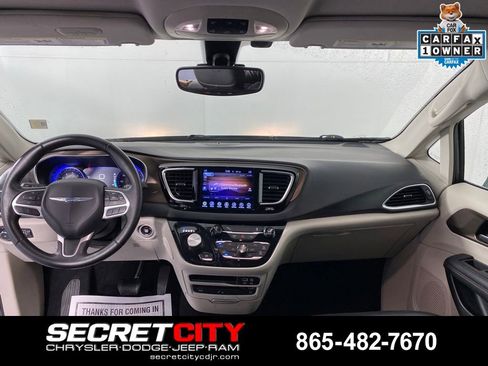Used 2017 Chrysler Pacifica Touring-L Plus w/ Tire & Wheel Group FWD image 27