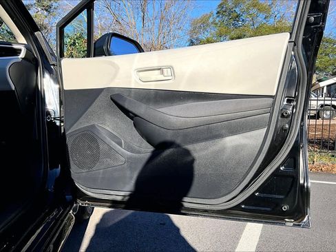 Certified 2025 Toyota Corolla LE image 21