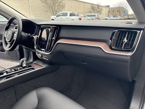 Used 2025 Volvo V60 B5 Cross Country Plus image 38