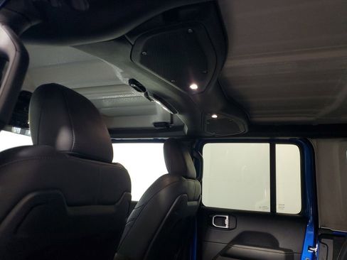 Used 2025 Jeep Wrangler Sahara image 24