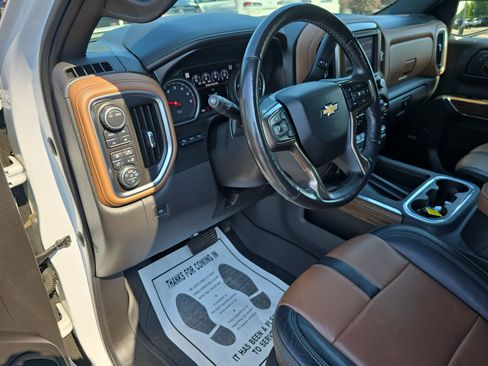 Used 2020 Chevrolet Silverado 1500 High Country w/ Technology Package AWD/4WD image 15