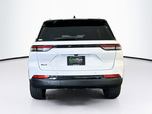 Used 2024 Jeep Grand Cherokee Altitude AWD/4WD image 7