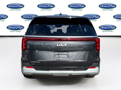 Used 2025 Kia Carnival FWD image 6