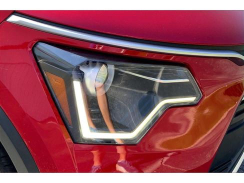 Used 2024 Kia Niro LX FWD image 24