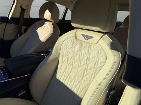 New 2026 Bentley Flying Spur Azure image 32