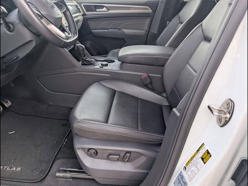 Used 2021 Volkswagen Atlas Cross Sport SE w/ Panoramic Sunroof Package image 10