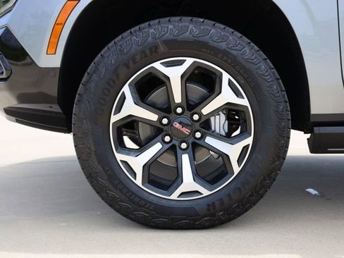 New 2026 GMC Yukon AT4 w/ AT4 Premium Package AWD/4WD image 9