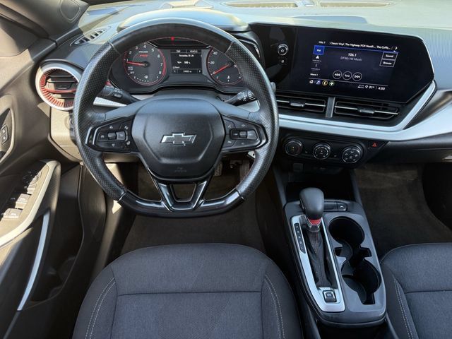 Used 2025 Chevrolet Trax RS w/ Sunroof Package FWD image 13