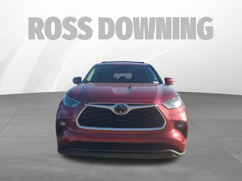 Used 2023 Toyota Highlander LE image 2