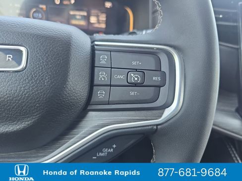 Used 2024 Jeep Wagoneer Series III AWD/4WD image 22