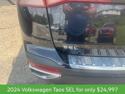 Used 2024 Volkswagen Taos SEL AWD/4WD image 3