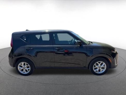 Used 2025 Kia Soul LX w/ LX Technology Package FWD image 16