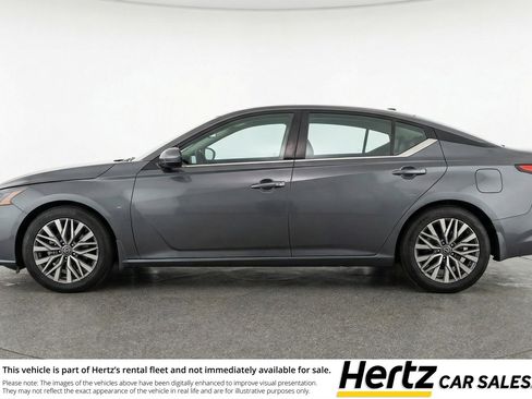 Used 2025 Nissan Altima 2.5 SV image 5