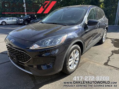 Used 2021 Ford Escape SE w/ Cold Weather Package FWD image 1