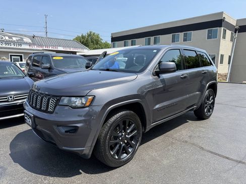 Used 2018 Jeep Grand Cherokee Altitude AWD/4WD image 1