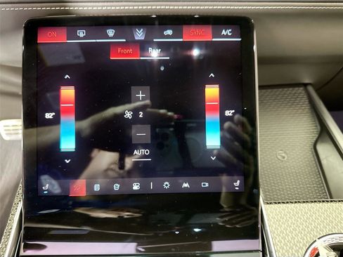 Used 2025 Cadillac Escalade ESV V w/ LPO, ONYX Package image 18