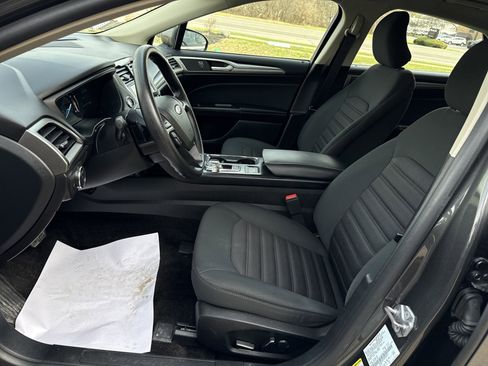 Used 2018 Ford Fusion SE w/ Fusion SE Technology Package image 6