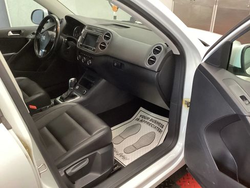 Used 2017 Volkswagen Tiguan S AWD/4WD image 9