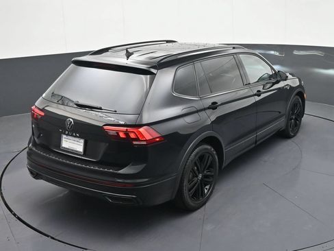 Used 2022 Volkswagen Tiguan SE R-Line FWD image 25