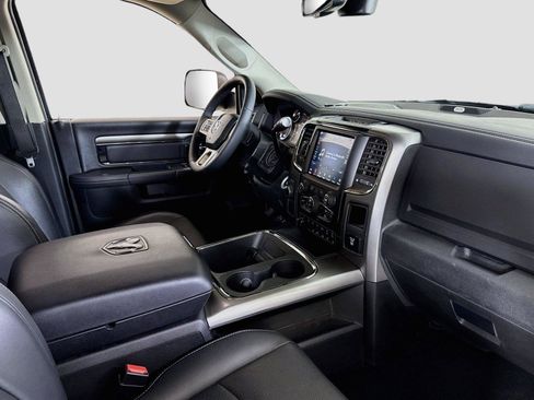 Used 2018 RAM 2500 Laramie w/ Sport Appearance Group AWD/4WD image 25
