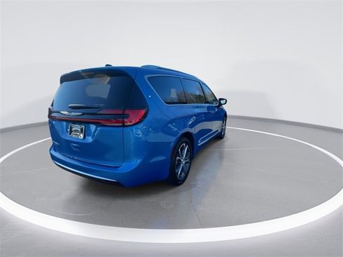 New 2026 Chrysler Pacifica Pinnacle image 8