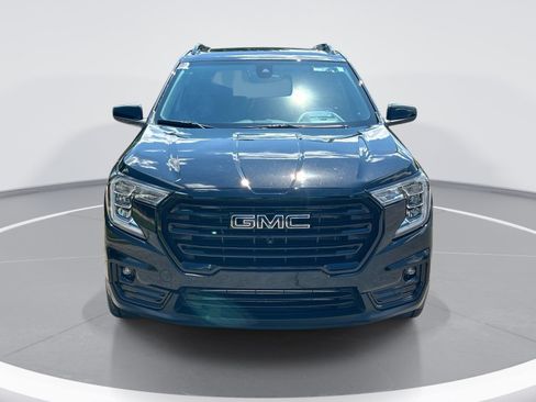 Used 2023 GMC Terrain SLT w/ Infotainment Package II FWD image 3