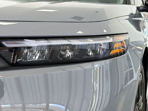 Used 2025 Honda Accord SE image 11