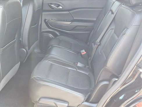 Used 2023 GMC Acadia SLT AWD/4WD image 18